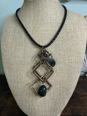 ❤️Chico’s Black Braided Cord Necklace with Gold-Tone Hammered Geometric Pendant